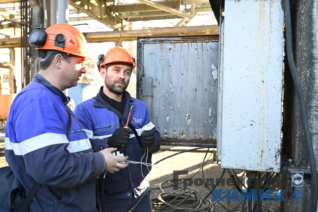 Наш завод объединяет профессионалов_2.JPG